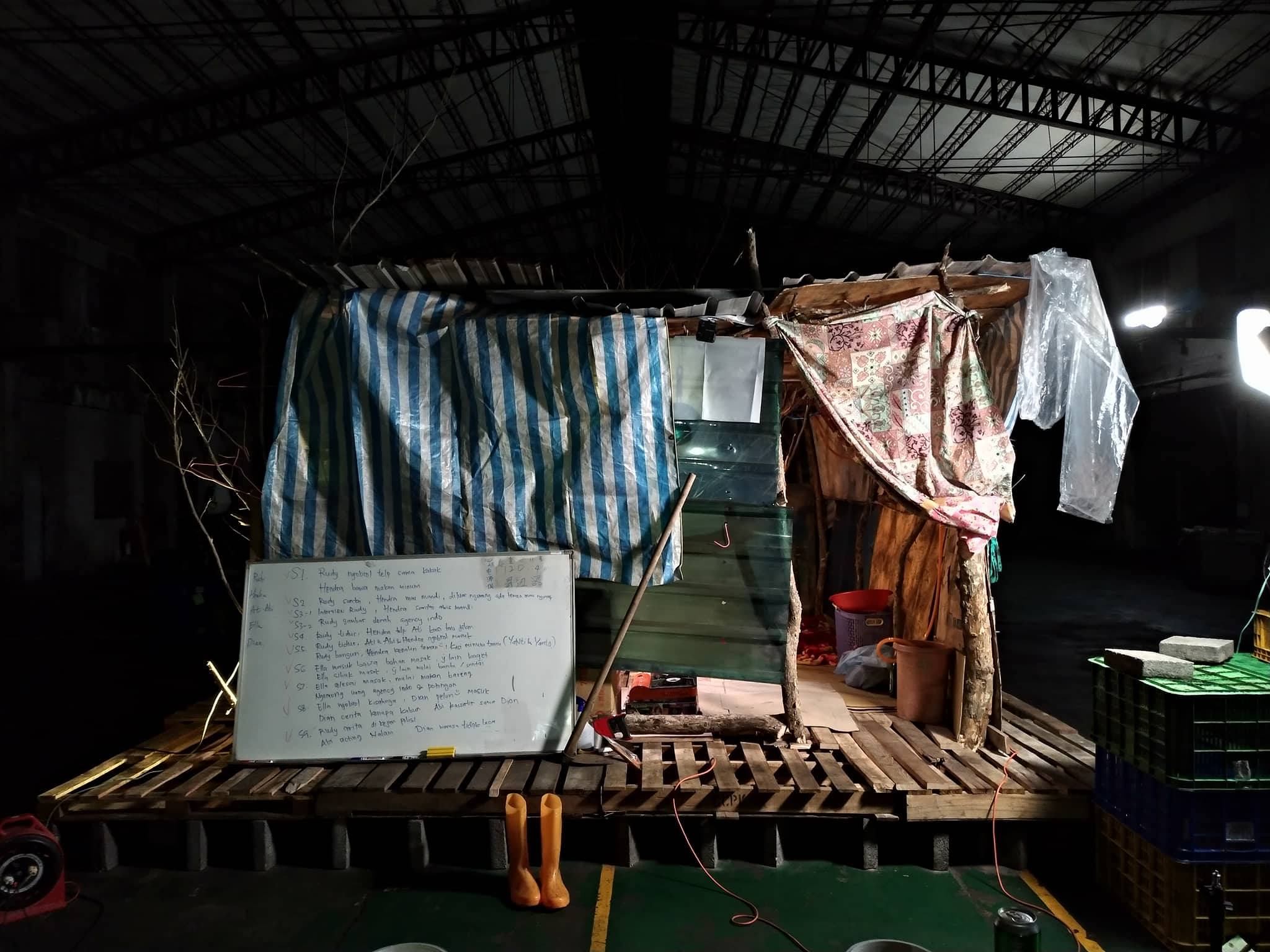 How to narrate and reenact the bodies of migrant workers? 如何敘述與重演移工的身體? / Emilie Choi